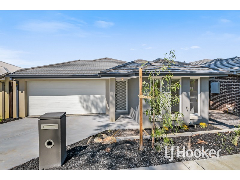 64 Mulcahy Road, Pakenham VIC 3810