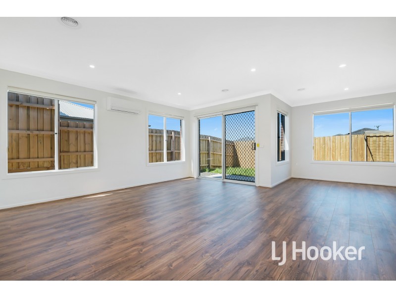 64 Mulcahy Road, Pakenham VIC 3810