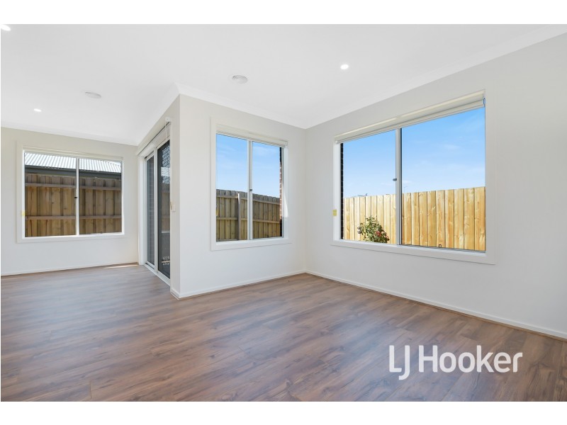 64 Mulcahy Road, Pakenham VIC 3810