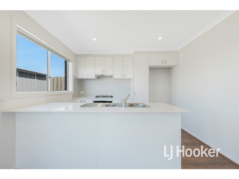 64 Mulcahy Road, Pakenham VIC 3810