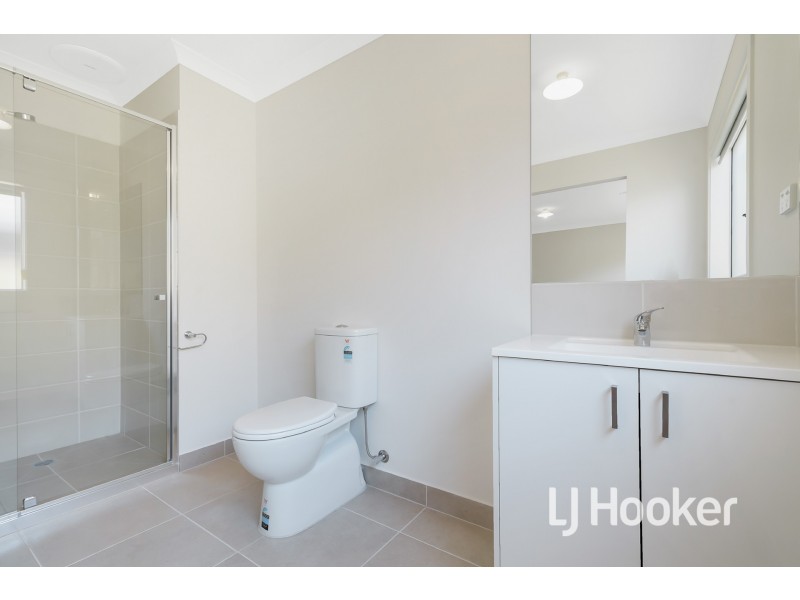 64 Mulcahy Road, Pakenham VIC 3810