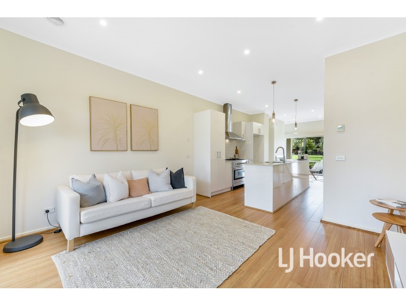 6/11 Howqua Place, Pakenham VIC 3810