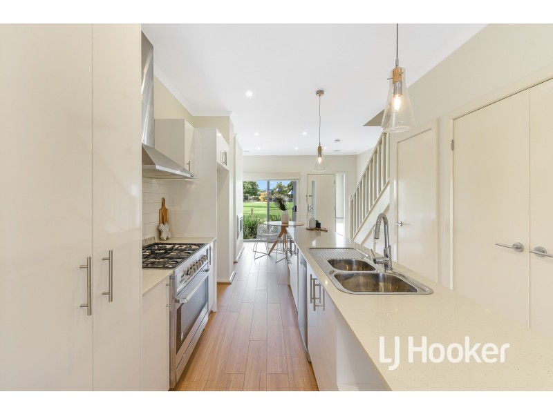 6/11 Howqua Place, Pakenham VIC 3810