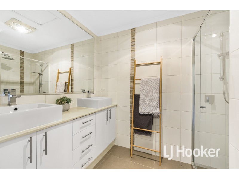 6/11 Howqua Place, Pakenham VIC 3810