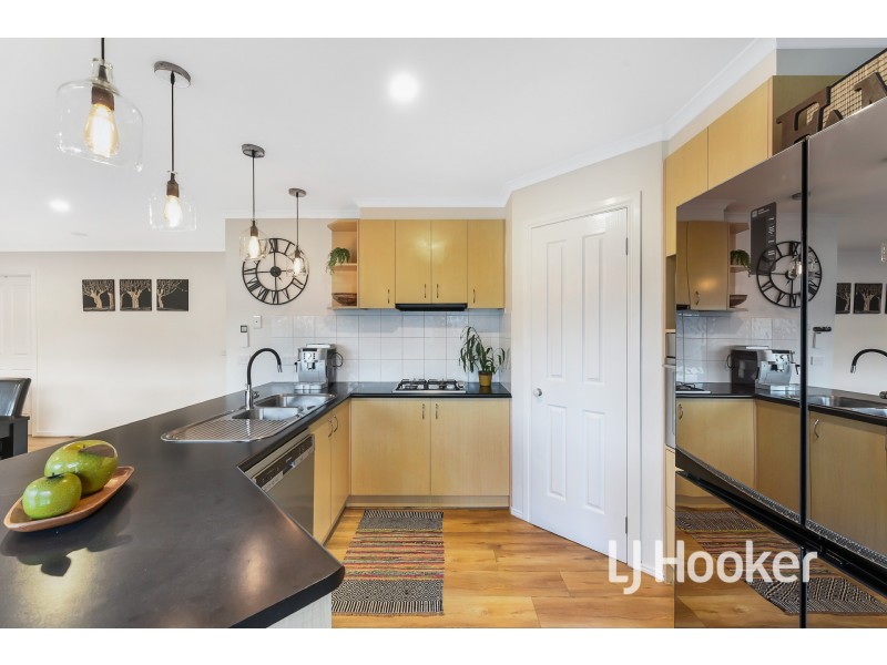 2 Ashwood Grove, Pakenham VIC 3810