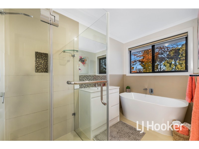 2 Ashwood Grove, Pakenham VIC 3810