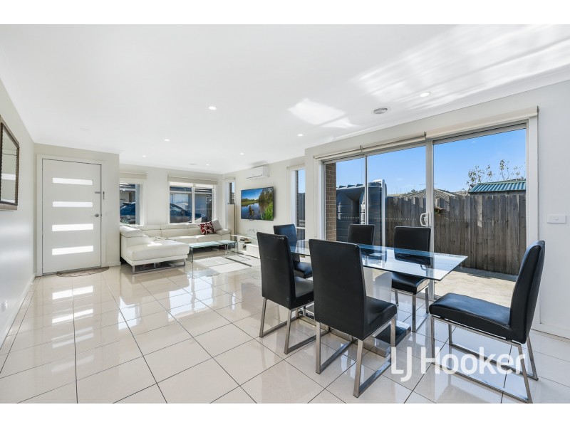 16 Woodlet Place, Pakenham VIC 3810