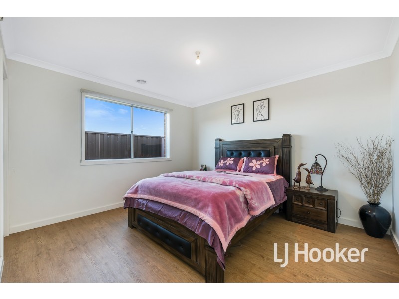 16 Woodlet Place, Pakenham VIC 3810
