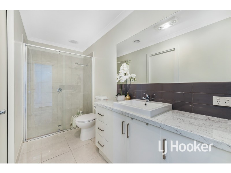 16 Woodlet Place, Pakenham VIC 3810