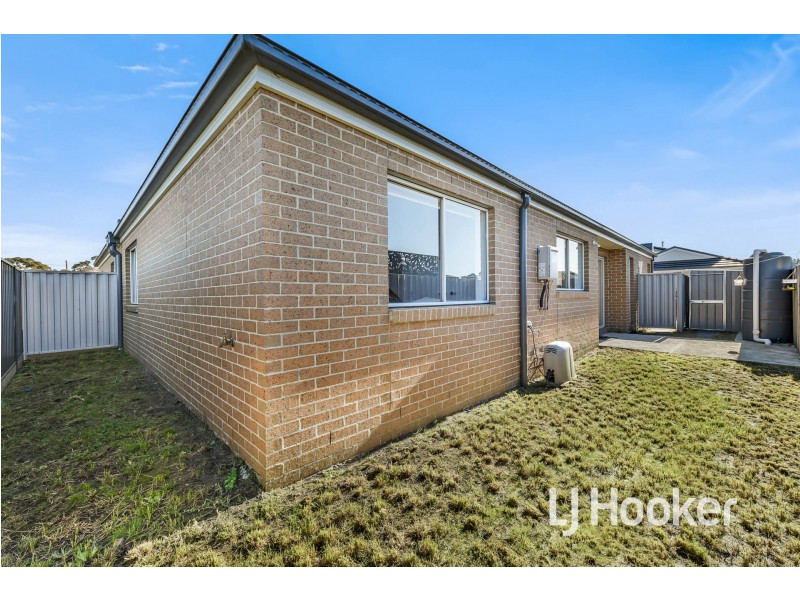 16 Woodlet Place, Pakenham VIC 3810