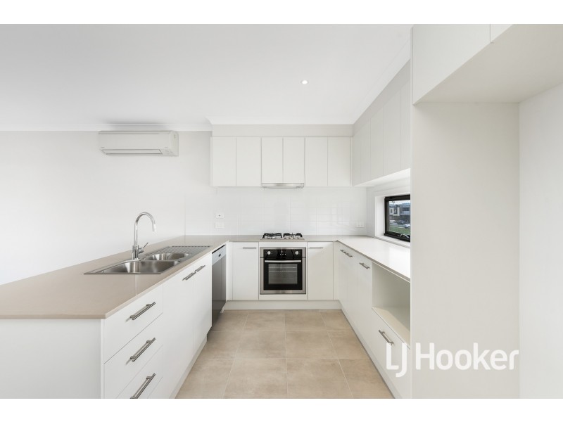 33 Rubus Way, Pakenham VIC 3810