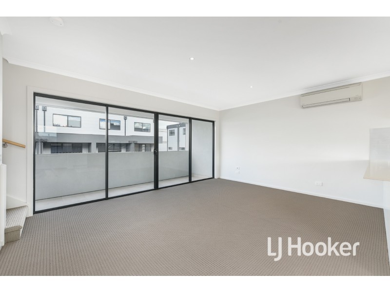 33 Rubus Way, Pakenham VIC 3810