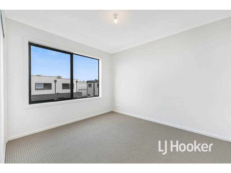 33 Rubus Way, Pakenham VIC 3810