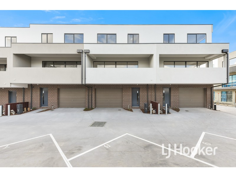 33 Rubus Way, Pakenham VIC 3810