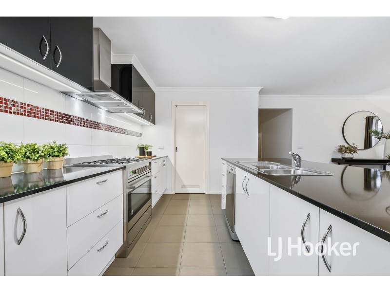 53 Greendale Boulevard, Pakenham VIC 3810