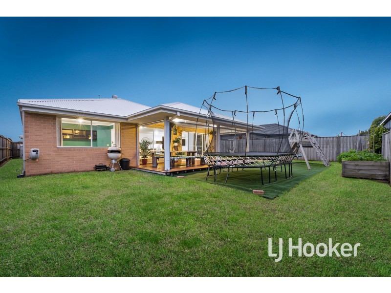 53 Greendale Boulevard, Pakenham VIC 3810