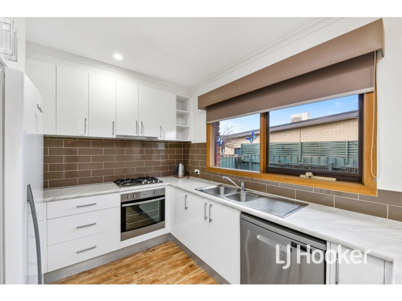 2/28A Henry Street, Pakenham VIC 3810