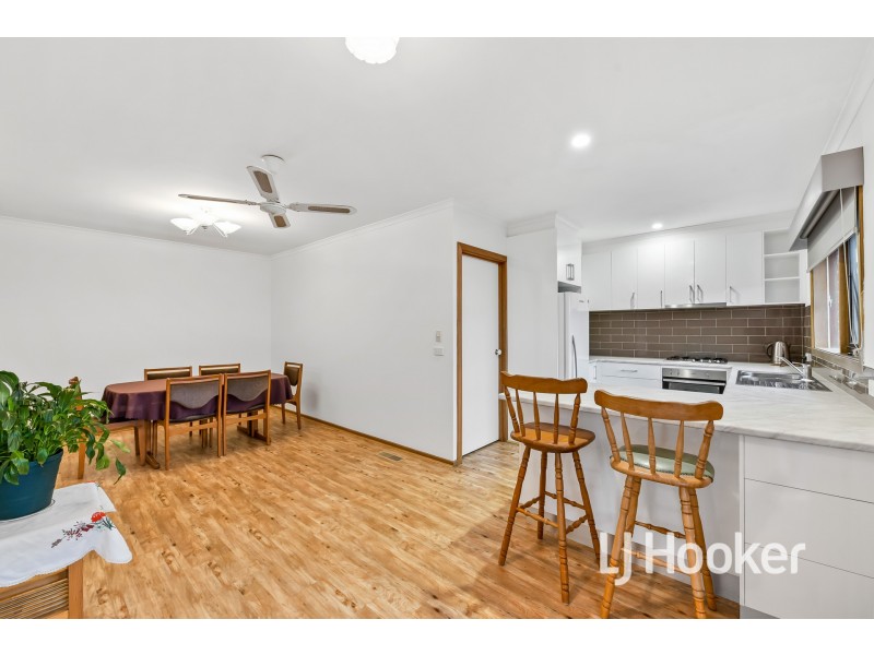 2/28A Henry Street, Pakenham VIC 3810