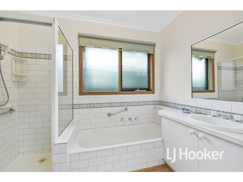 2/28A Henry Street, Pakenham VIC 3810