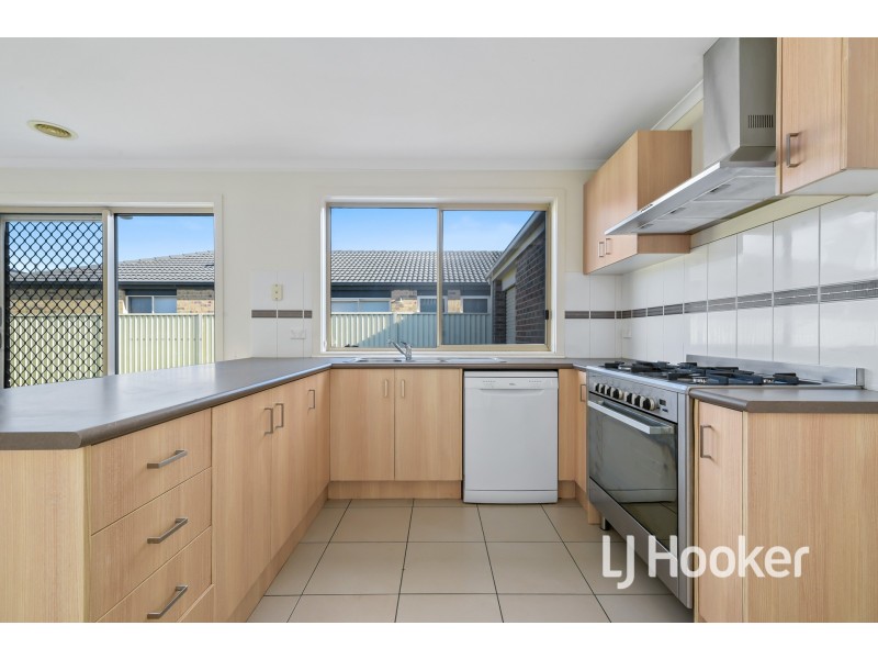 5 Salvia Avenue, Pakenham VIC 3810