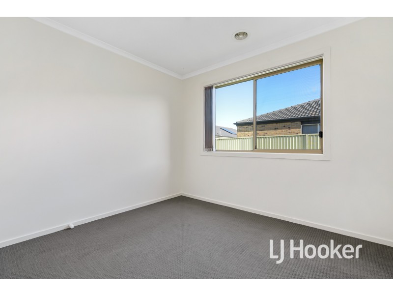 5 Salvia Avenue, Pakenham VIC 3810