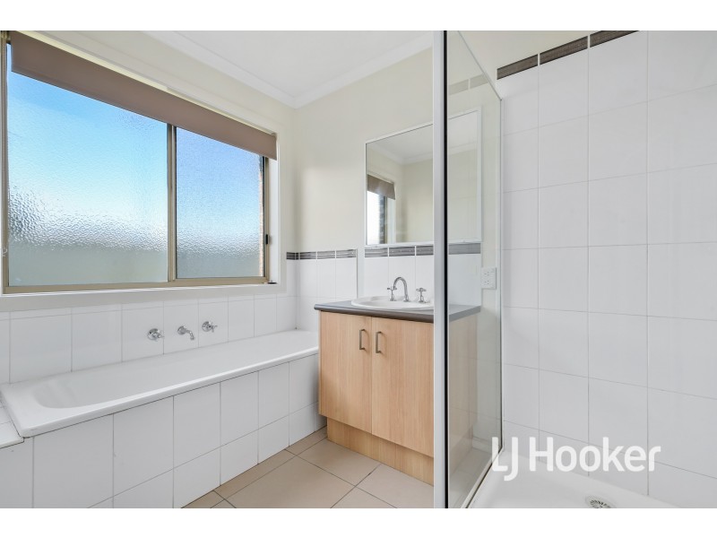 5 Salvia Avenue, Pakenham VIC 3810