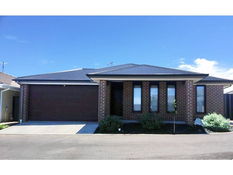 14 Macleod Circuit, Pakenham VIC 3810