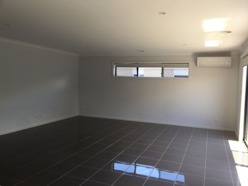 14 Macleod Circuit, Pakenham VIC 3810