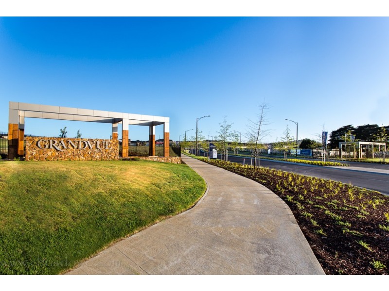 14 Macleod Circuit, Pakenham VIC 3810