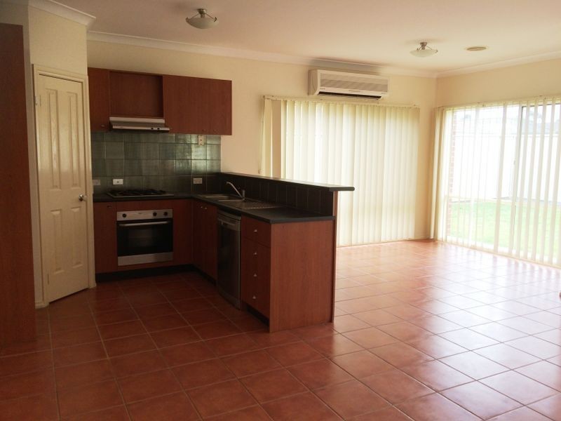 10 Spring Circuit, Pakenham VIC 3810