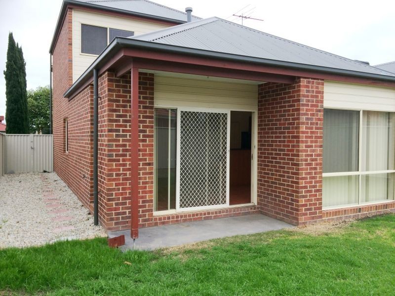 10 Spring Circuit, Pakenham VIC 3810