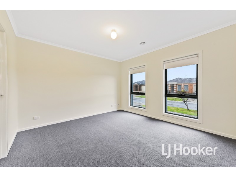 93 Blue Horizons Way, Pakenham VIC 3810