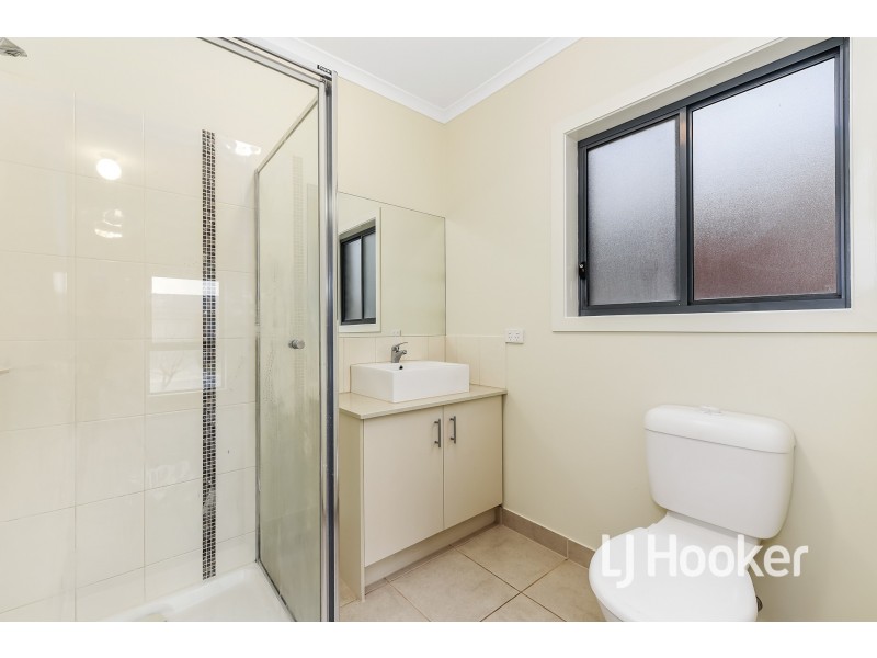 93 Blue Horizons Way, Pakenham VIC 3810