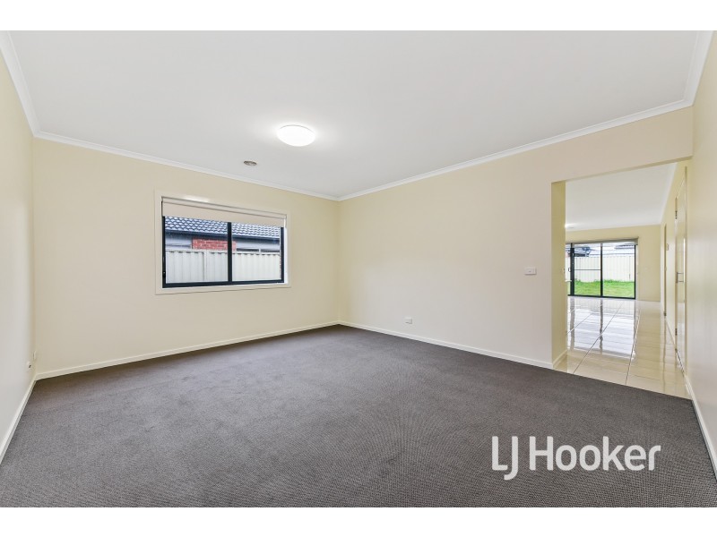 93 Blue Horizons Way, Pakenham VIC 3810