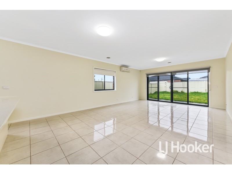 93 Blue Horizons Way, Pakenham VIC 3810