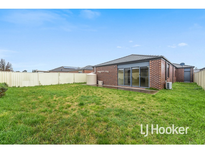 93 Blue Horizons Way, Pakenham VIC 3810