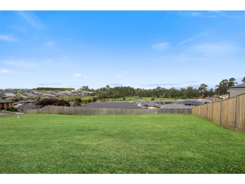 18 Monica Drive, Drouin VIC 3818
