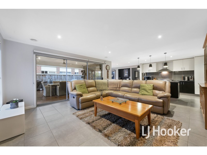 16 Arden Avenue, Pakenham VIC 3810