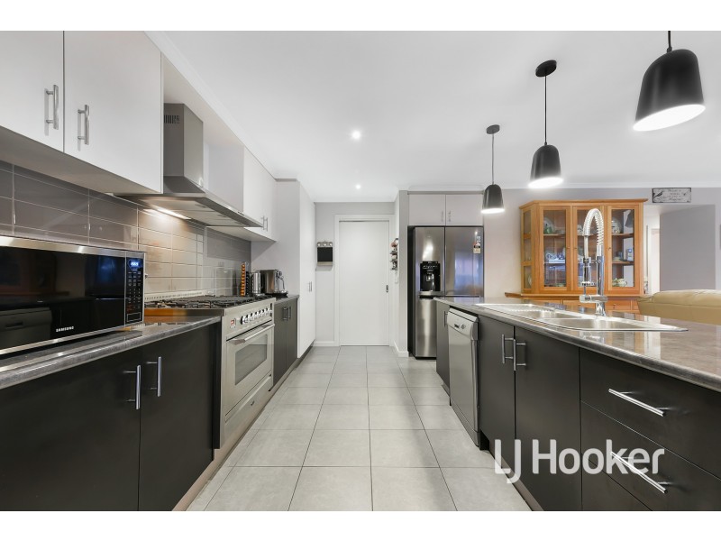 16 Arden Avenue, Pakenham VIC 3810