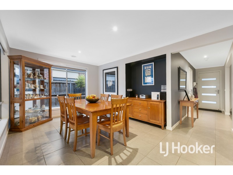 16 Arden Avenue, Pakenham VIC 3810