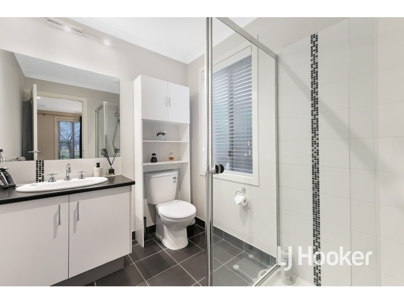 16 Arden Avenue, Pakenham VIC 3810