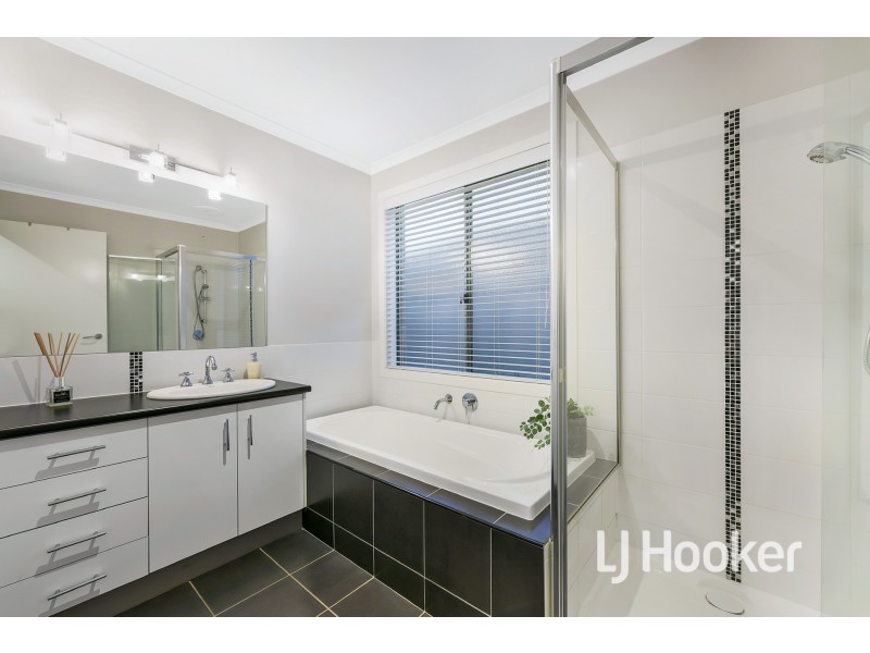 16 Arden Avenue, Pakenham VIC 3810