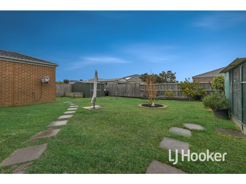 16 Arden Avenue, Pakenham VIC 3810