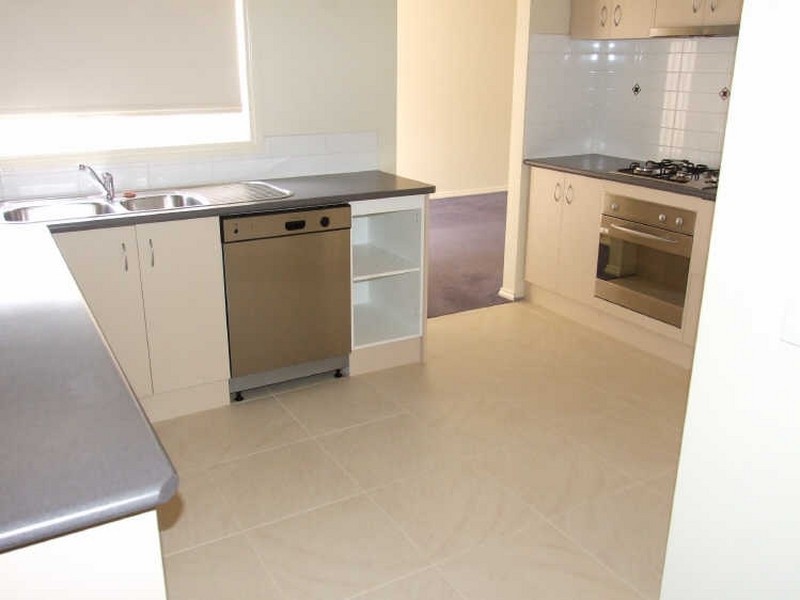 27 Bluehills Boulevard, Pakenham VIC 3810