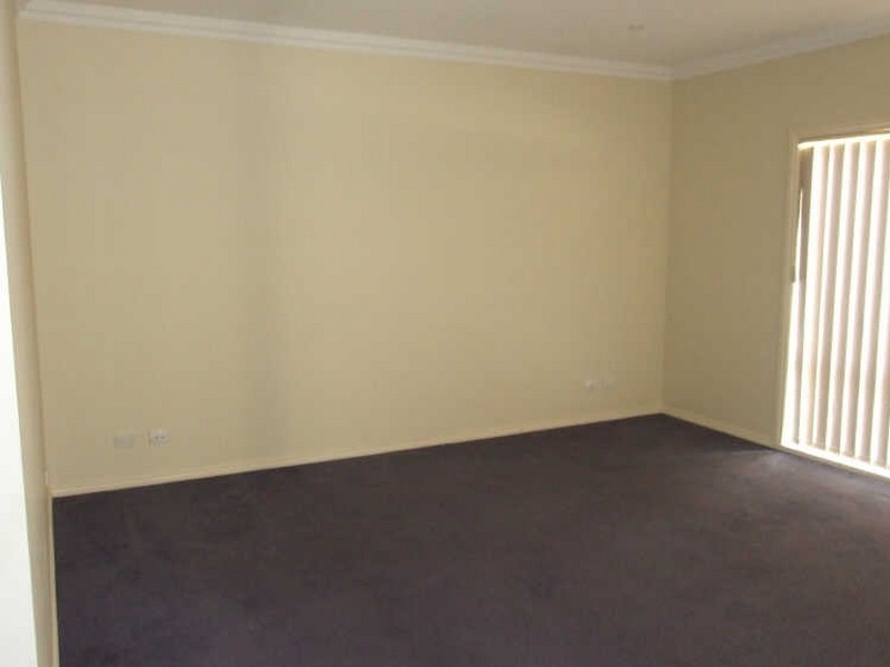 27 Bluehills Boulevard, Pakenham VIC 3810