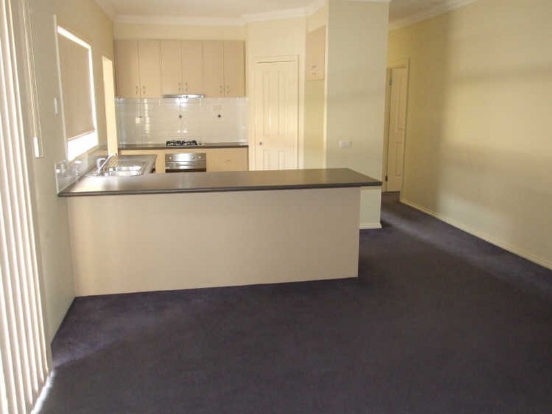 27 Bluehills Boulevard, Pakenham VIC 3810