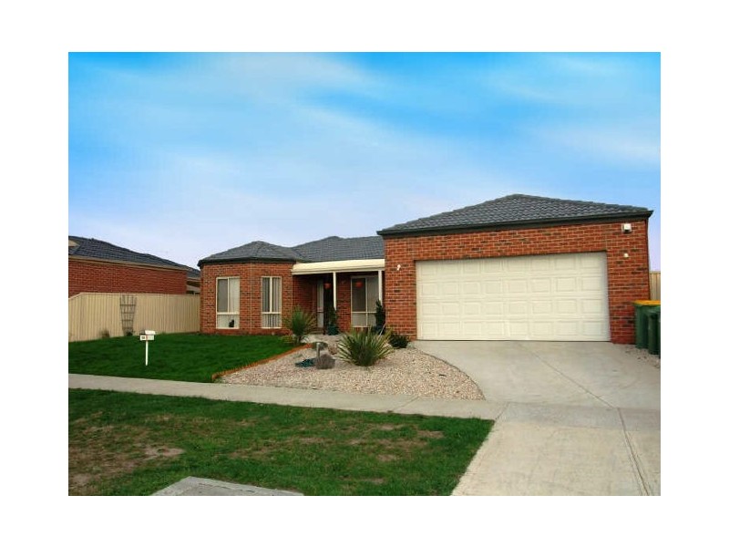 27 Bluehills Boulevard, Pakenham VIC 3810