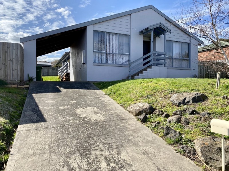 5 Leigh Drive, Pakenham VIC 3810