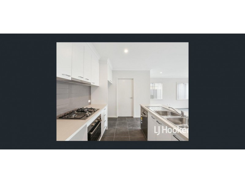 13/23 Atlantic Drive, Pakenham VIC 3810