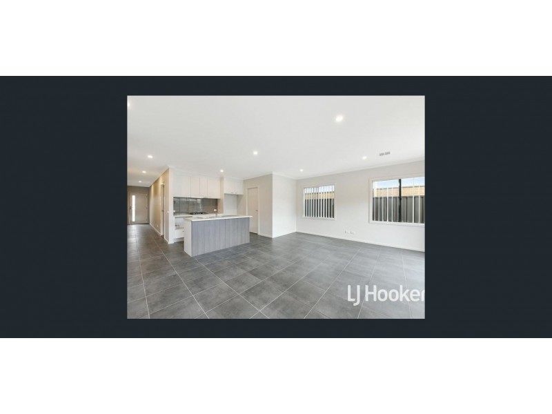 13/23 Atlantic Drive, Pakenham VIC 3810